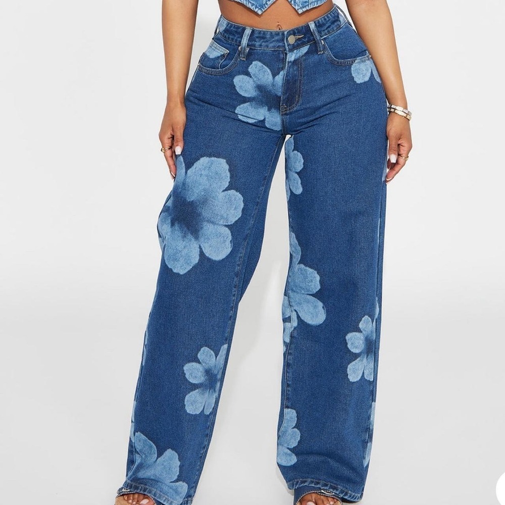 Fashion Nova Born To Bloom Baggy Denim Jeans Blue Floral Print Size 3 NEW
